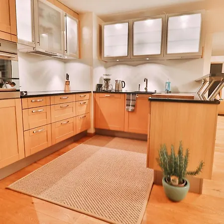 Seehaus View 3-bedroom * Iseltwald